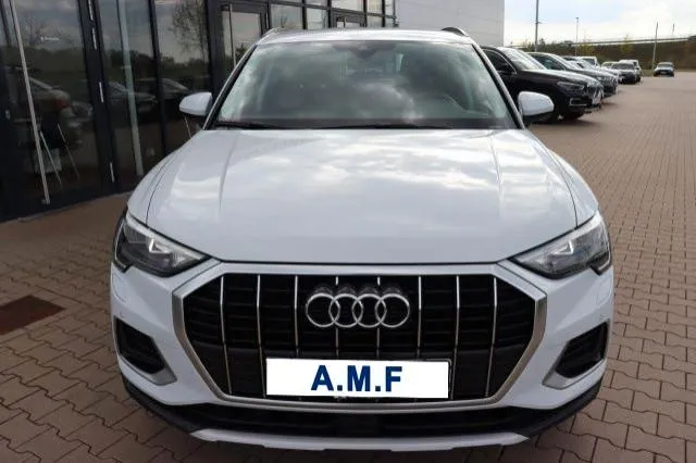 AUDI Q3 35 TFSI Business Advanced Image 2